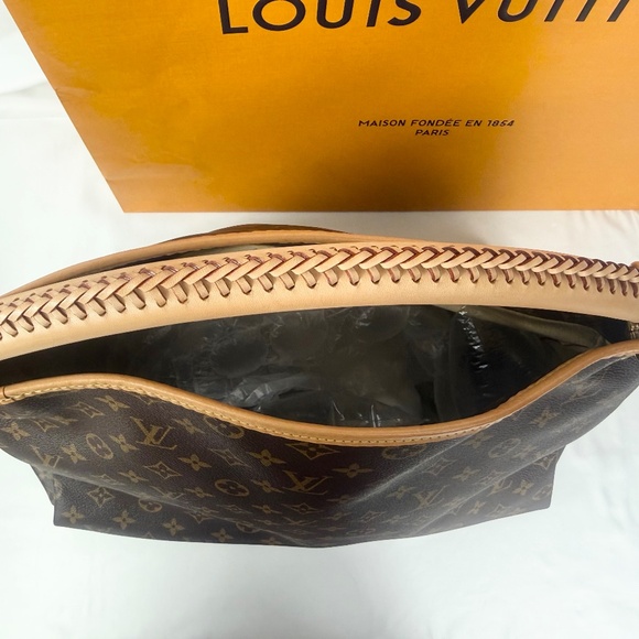 LV Monogram Artsy MM - Picture 9 of 16